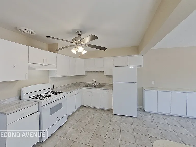 4772 Jefferson St — Photo 2