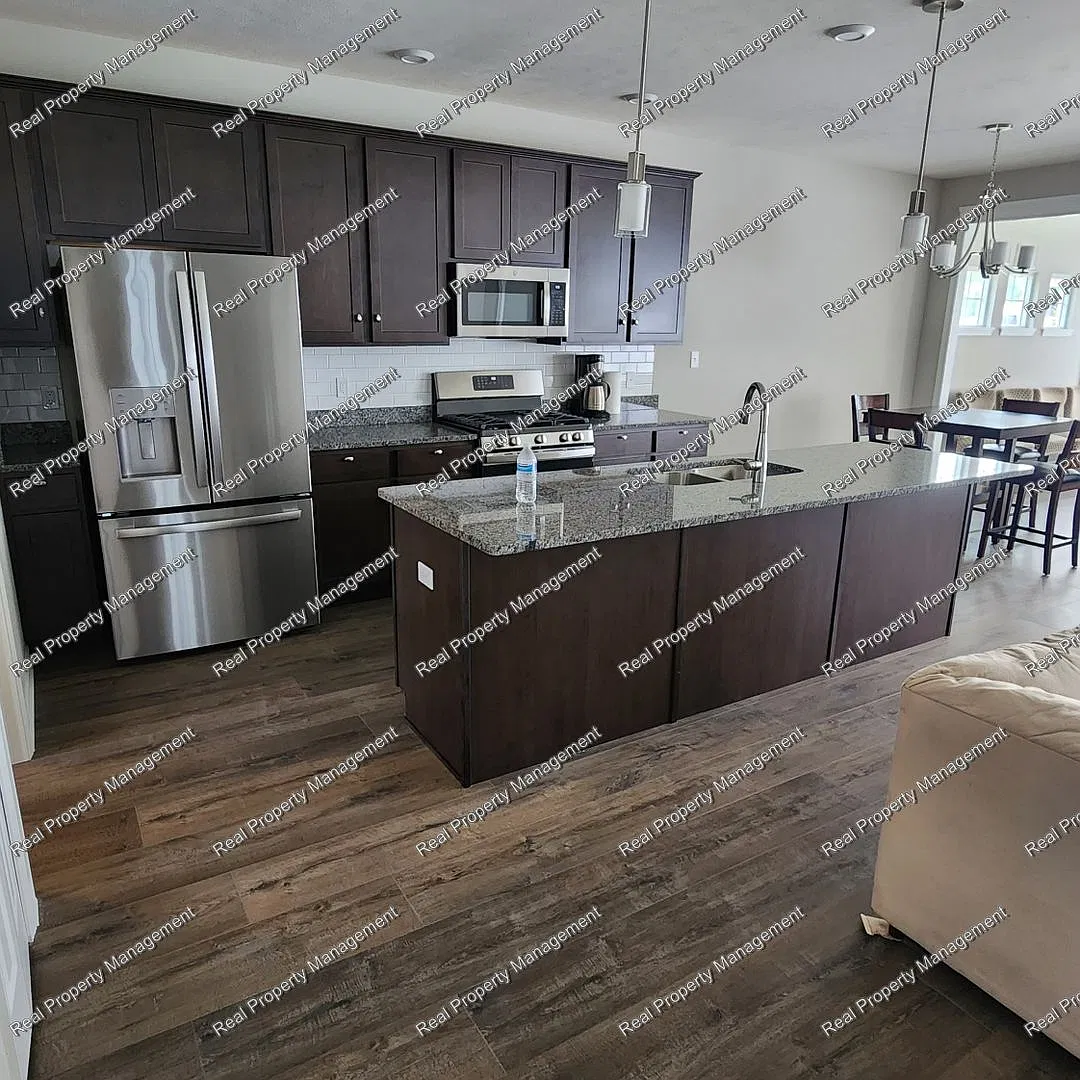 Maintenance Free 2 Bedroom Home — Photo 4