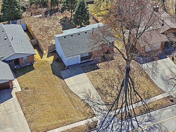4th image of 3821 Pioneers Blvd