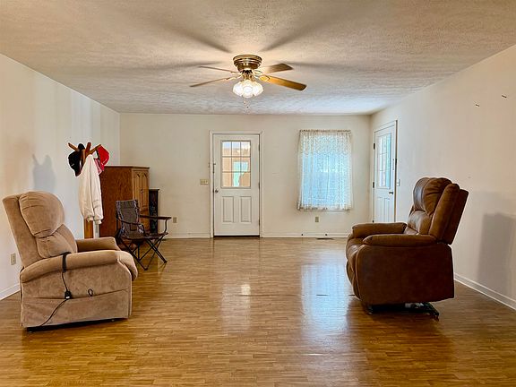 4th image of 3010 Powell Chapel Rd