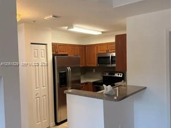 906 SW 143rd Ave #Townhouse 2005, Hollywood, FL 33027