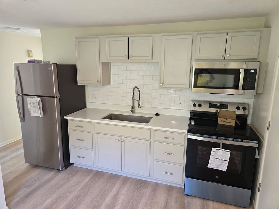 Kitchen - Quartz Countertop, New Stainless Steel Appliances