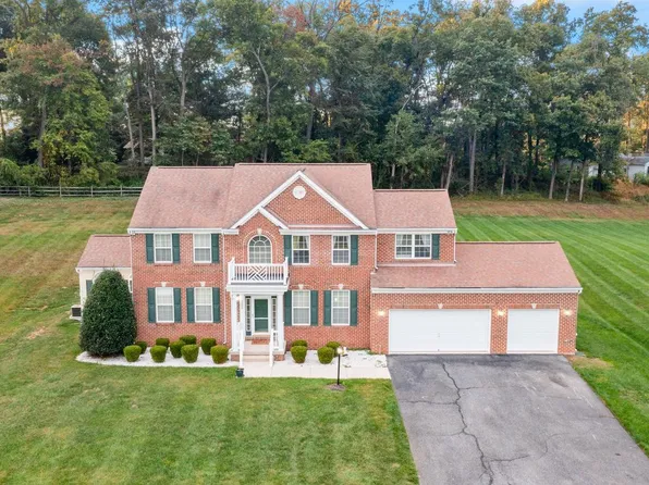 3500 Torrington Dr, Manchester, MD 21102