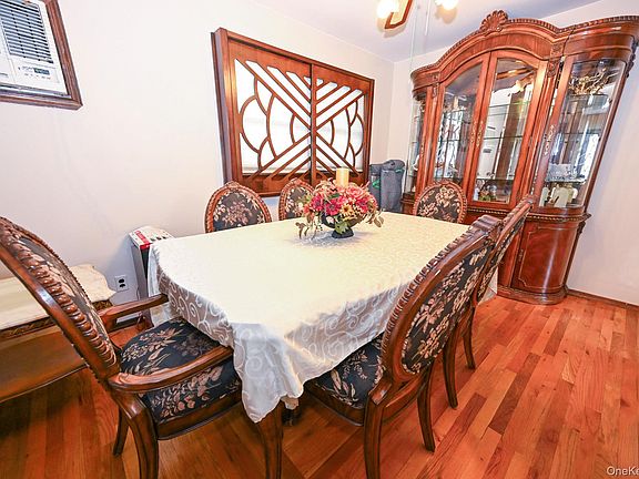 5th image of 1156 Midway Court