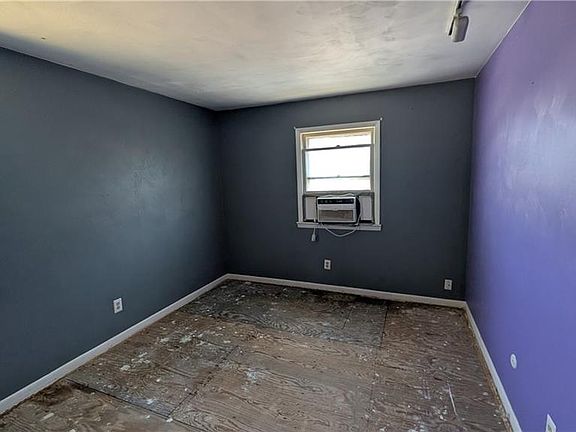 3rd image of 2935 N Radcliffe Ln