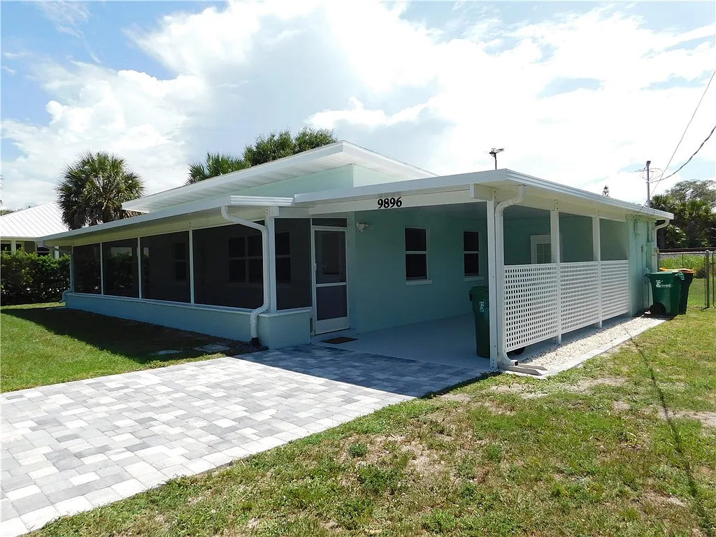2 bed, 726 sqft, $1,900 — Photo 1