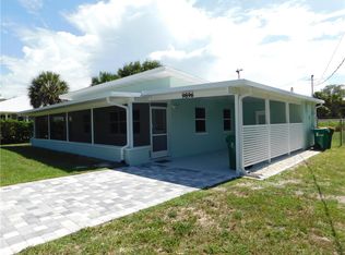 9896 Pine St, Micco, FL 32976