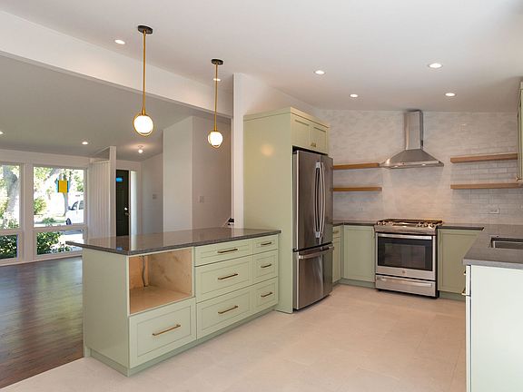 5th image of 440 Sheryl Ln