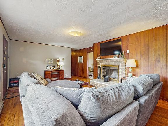 4th image of 2271 Lone Mountain Rd