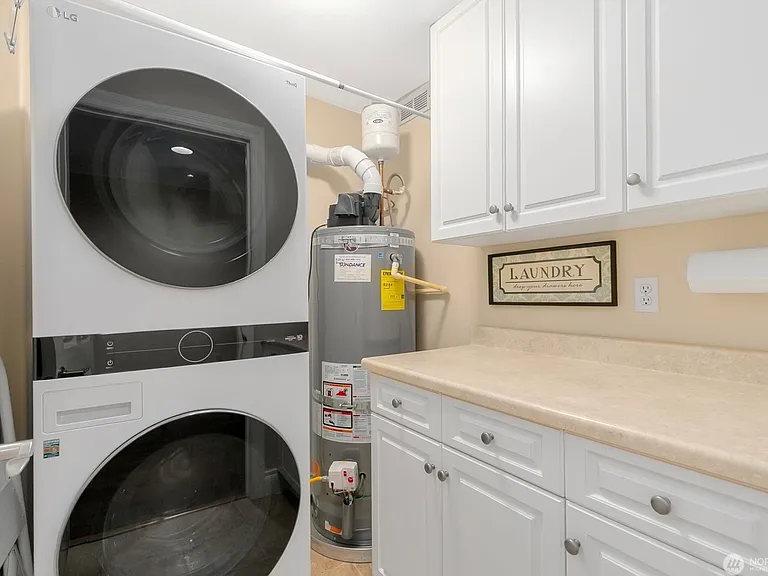 2100 Thorndyke Ave W #101 — Photo 29