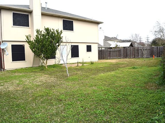 2nd image of 635 Oak Glen Dr