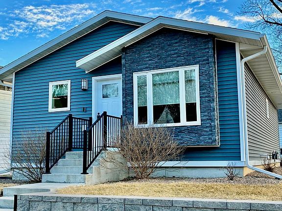 4th image of 236 Avenue E