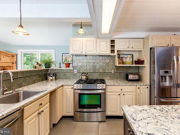 5th image of 151 Glen Oban Dr