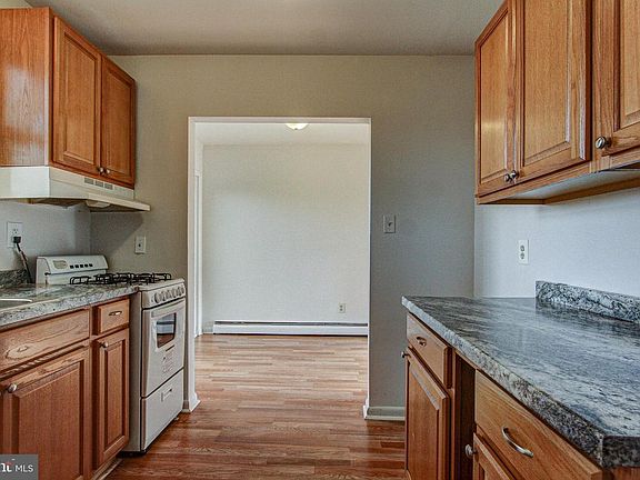 5th image of 826 Shaw Ave