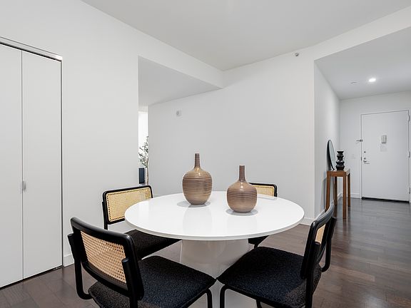 5th image of 116 John St #23003