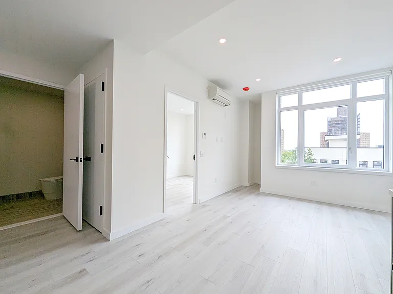 388 Vernon Ave #404 — Photo 5