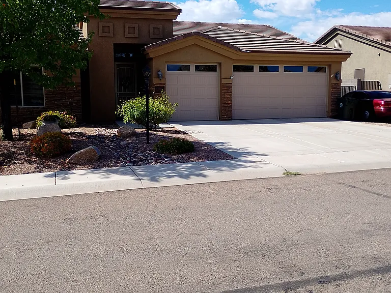 2036 Robert Mitchum Dr — Photo 2