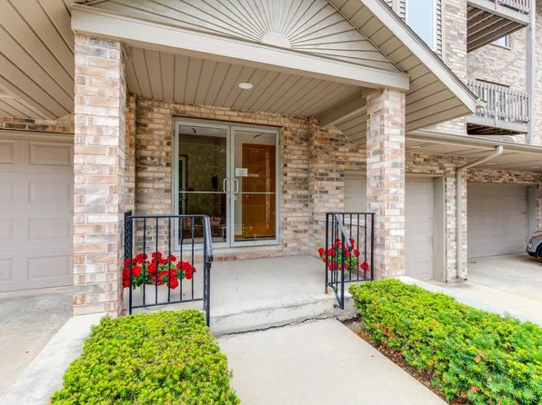3174 Woodland Dr #74, Zion, IL 60099