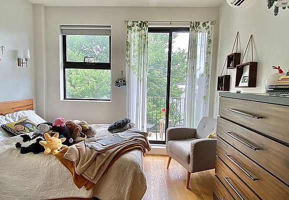 4th image of 865 Grand St #3R