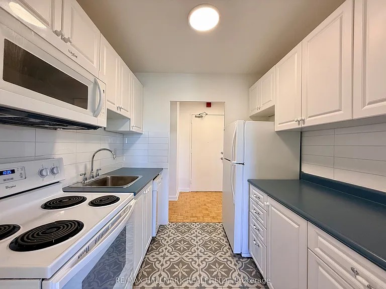 30 Upper Canada Dr #301 — Photo 6
