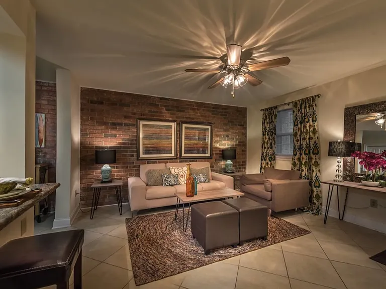 Regency at Metairie — Photo 5