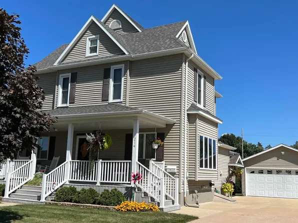 214 S Water Ave, New Hampton, IA 50659