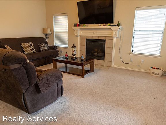 5th image of 909 Wenk Dr