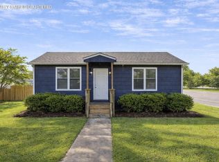 1004 McFarland Ave, Rossville, GA 30741