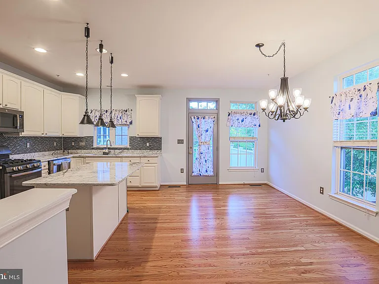 9300 Summit View Way — Photo 11