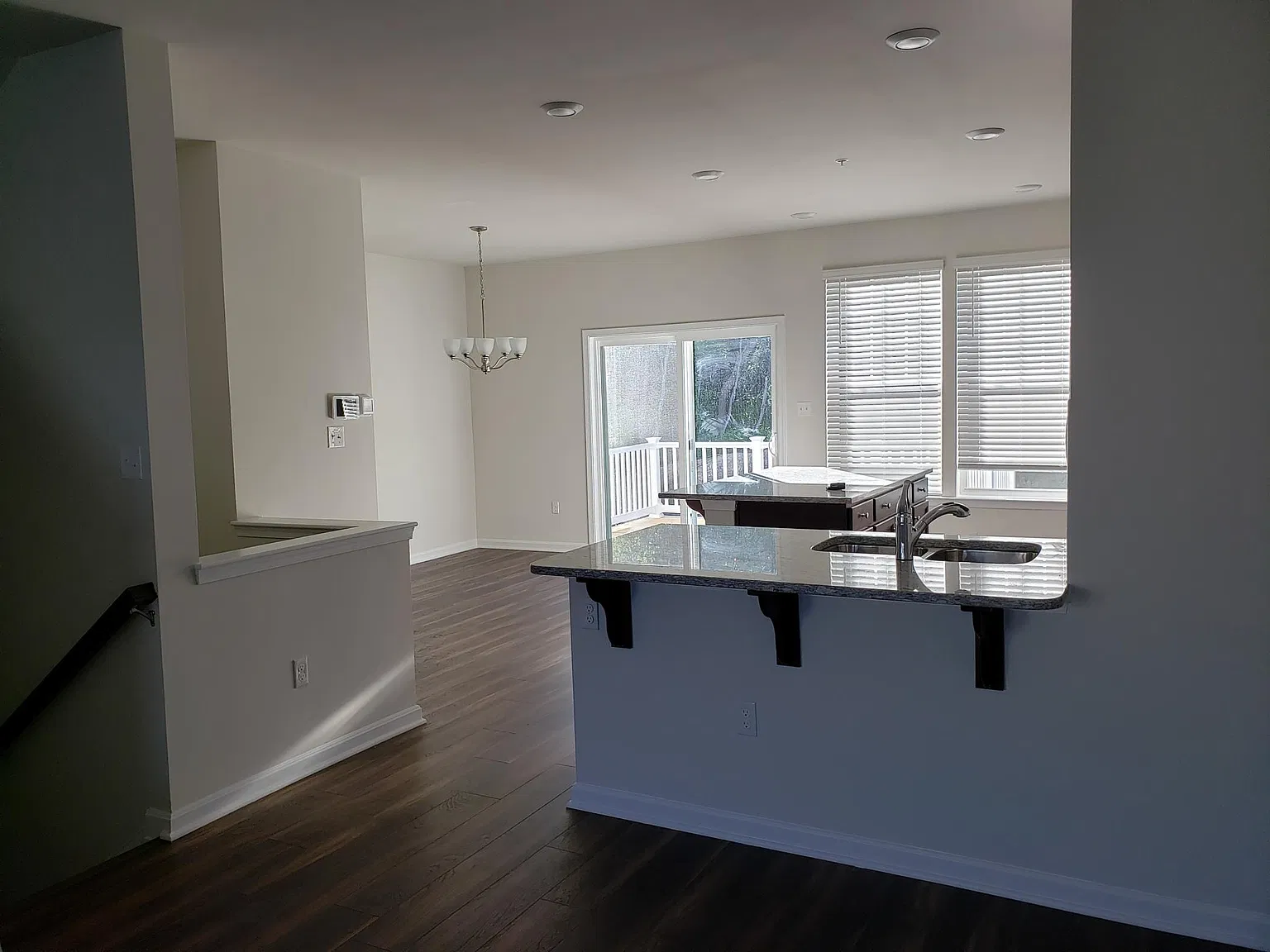 3 bed, 2.5 bath, 2270 sqft, $3,300 — Photo 4