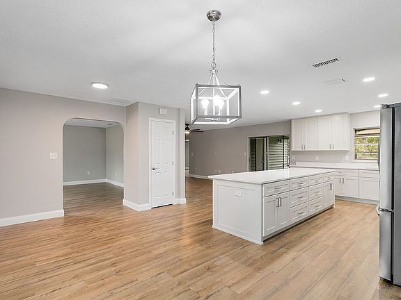 3rd image of 510 Pinar Dr