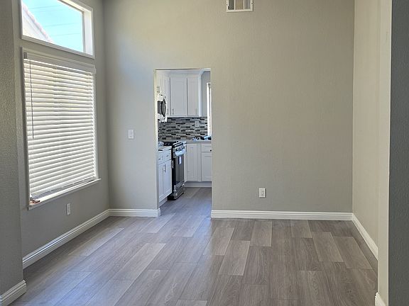 5th image of 15838 Fiddleleaf Rd