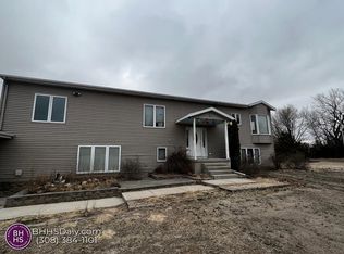 114 W Paradise Lk, Phillips, NE 68865