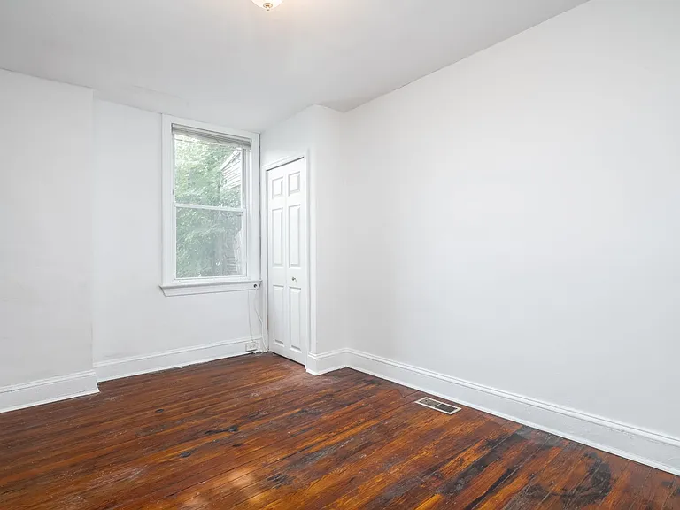 2214 Latona St — Photo 7