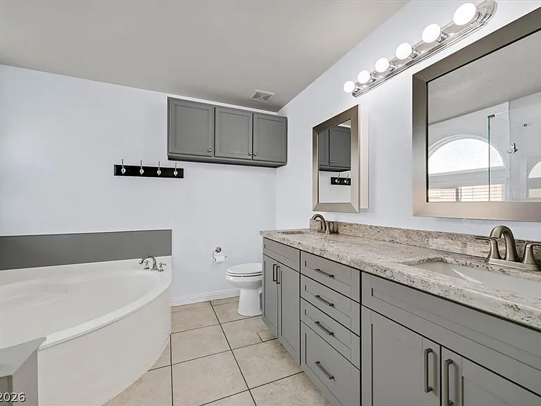 287 Helmsdale Dr — Photo 23