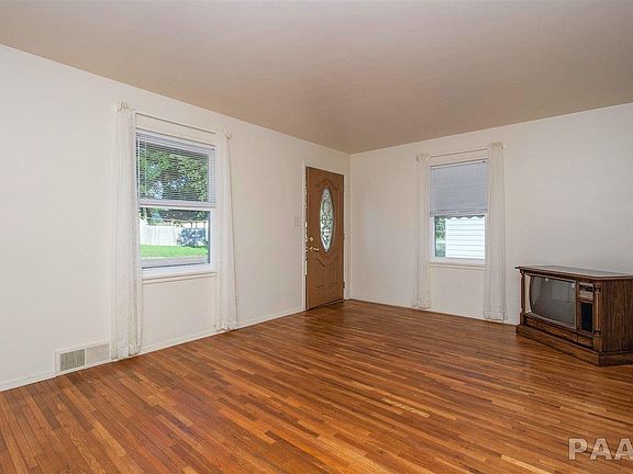 3rd image of 3907 N Isabell Ave
