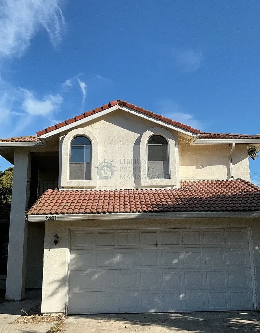 3 bed, 2.5 bath, 1779 sqft, $2,395 — Photo 1