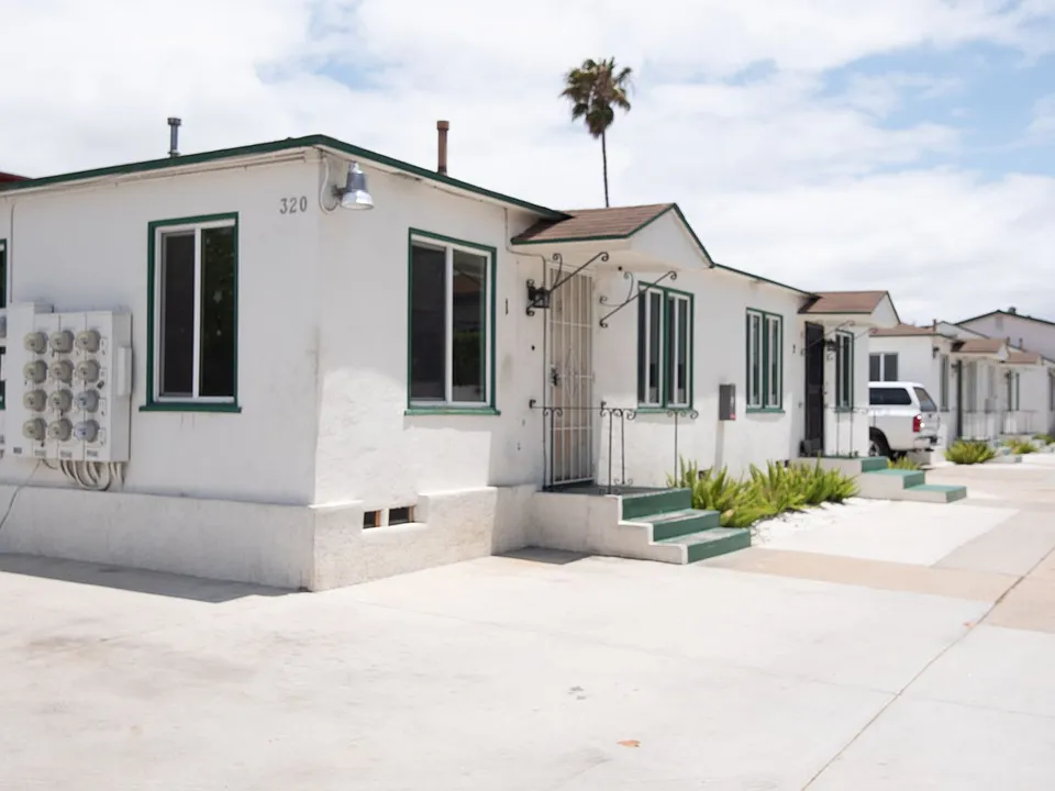 320 G St