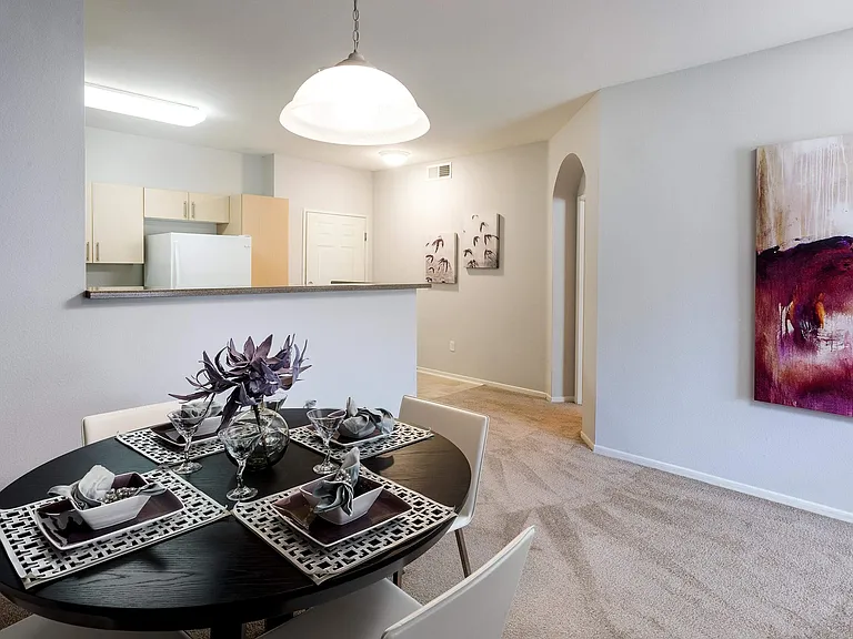 La Jolla Crossroads Apartments — Photo 34