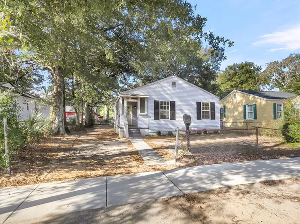2720 W Surrey Dr, North Charleston, SC 29405