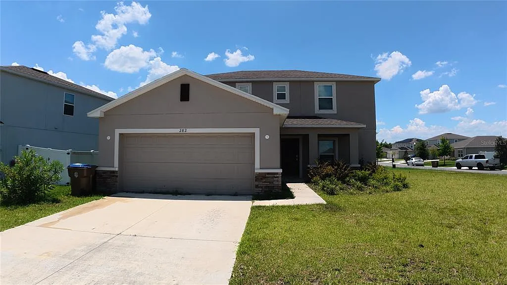 4 bed, 2.5 bath, 2168 sqft, $2,300 — Photo 1