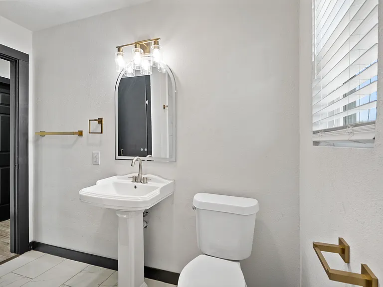 3607 Cunningham Dr — Photo 9