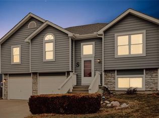 302 W 26th Ln, Eudora, KS 66025