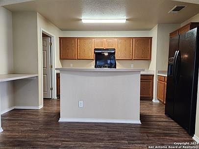 2nd image of 5402 Tomas Cir