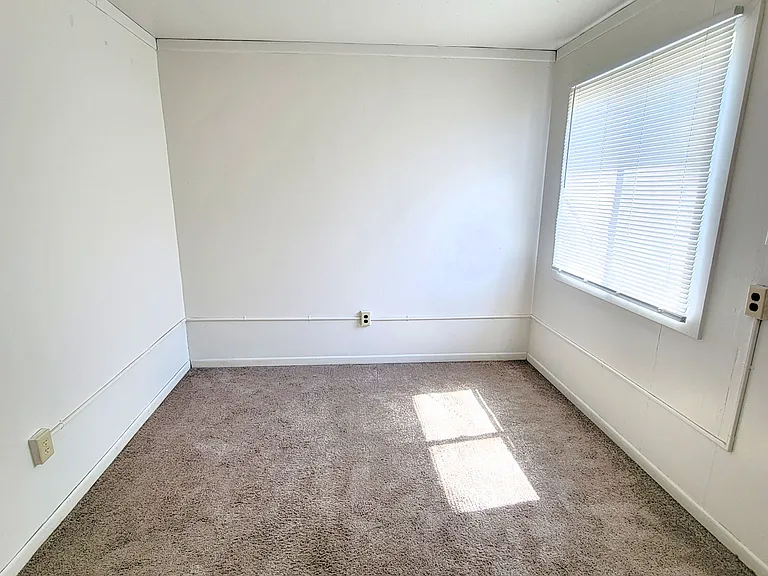 518 E Walnut St #1/2 — Photo 8