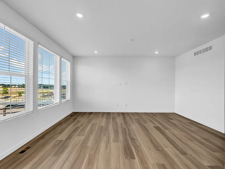 10943 Snowdon St — Photo 17