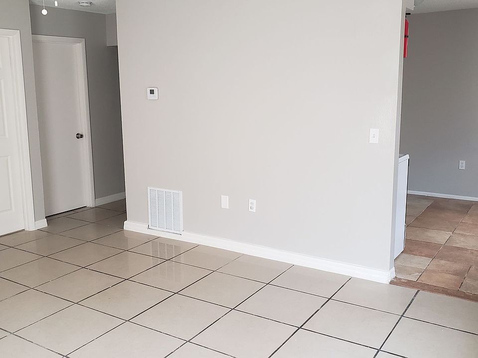 1st image of 4907 Lake Hill Ct W #4907