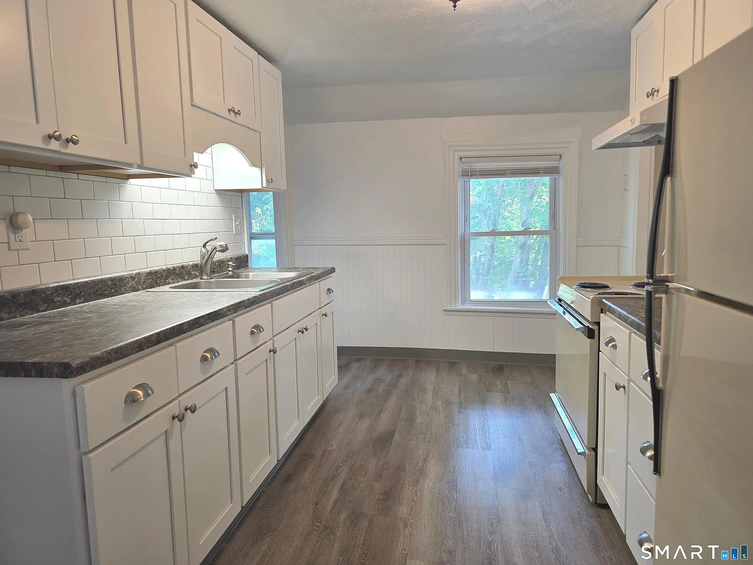 1 bed, 1.0 bath, 3037 sqft, $1,250 — Photo 2