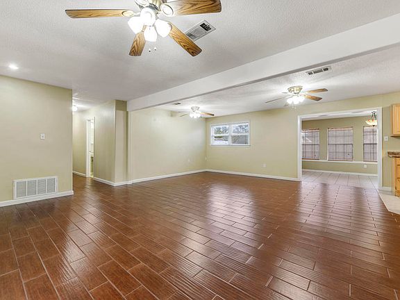 4th image of 310 Sunny Dr