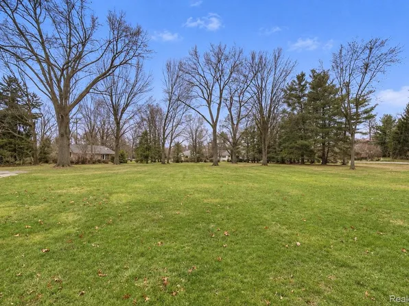 6606 Vachon Ct, Bloomfield Hills, MI 48301